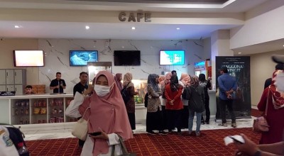 Peringati HGN, Pengusaha Lamongan Booking Bioskop Ajak Guru Nobar Film Budi Pekerti