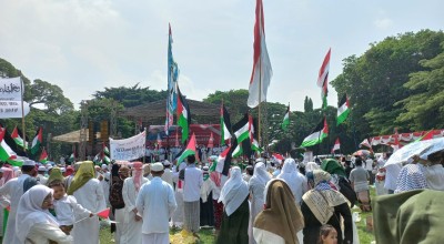 Dukung Palestina, Ribuan Masyarakat Bangkalan Berkumpul di Alun-alun