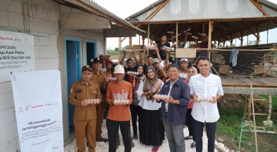EMCL Bersama Ademos Serahkan Progam Ayam Petelur di Desa Sukoharjo Bojonegoro