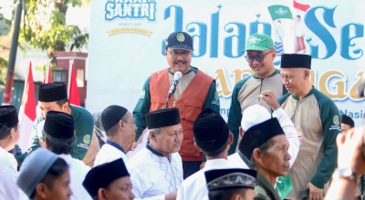 Jalan Sehat Sarungan, Gus Ipul Berharap Warga Bantu Jadikan Kota Pasuruan Bersih dan Tertib