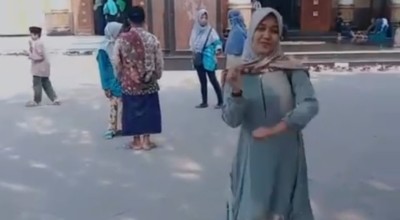 Viral Joget Depan Masjid Syaikhona Kholil Bangkalan, TikToker Dikecam