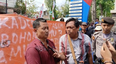 Ratusan Warga Sumuragung Geruduk Kejari Bojonegoro