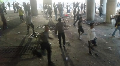 Kalah dari Deltras, Suporter Gresik United Bentrok dengan Aparat