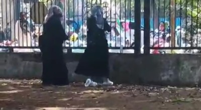 Video Viral, 2 Emak-emak Joget saat Ribuan Warga Berdoa Bela Palestina di Bangkalan