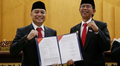 DPRD Surabaya dan Wali Kota Tetapkan APBD 2024 Rp10, 9 Triliun