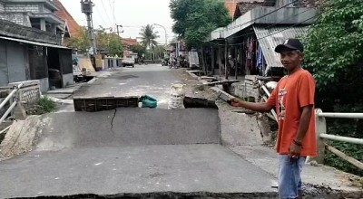 Jembatan Tiwet Ambruk, Aktivitas Warga 2 Kecamatan di Lamongan Terganggu