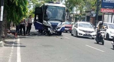 Bus Satlantas Polres Tulungagung Tabrak Pemotor Yamaha Mio