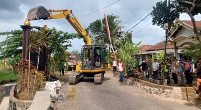 Hanya Sisakan 2 Buah, Penertiban Tugu Pencak Silat di Tulungagung Bakal Rampung