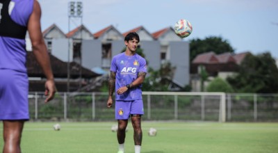 Persik Kediri Daratkan Irfan Bachdim Pemain Gaek Bekas PSS Sleman, Ini Kata Marcelo Rospide