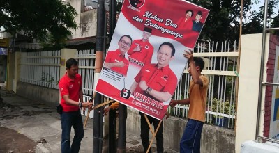 Bawaslu dan Satpol PP Tulungagung Tertibkan Baliho Caleg yang Curi Start Kampanye