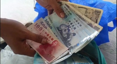 Diduga Mencuri di Surabaya Ditangkap saat Turun Bus Trenggalek, Barang Buktinya Uang Dolar