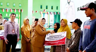 667 Warga Lumajang Terima BLT DBHCHT, Pj Bupati: Semoga Dapat Kurangi Angka Kemiskinan Ekstrem