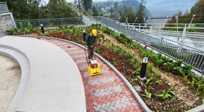 Aplikasikan Porous Paving, SIG Percantik Area Jembatan Kaca Seruni Point Bromo Probolinggo