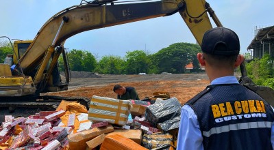 Bea Cukai Juanda Musnahkan Jutaan Batang Rokok dan Miras Ilegal