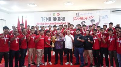 Persedikab U-17 Juarai Soeratin Cup, Mas Dhito Beri Sepatu Bola hingga Beasiswa