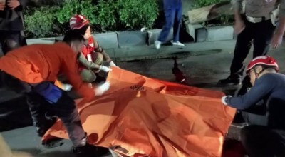 Diduga Mabuk, Pemotor Asal Bangkalan Tewas Usai Tabrak Truk di Surabaya