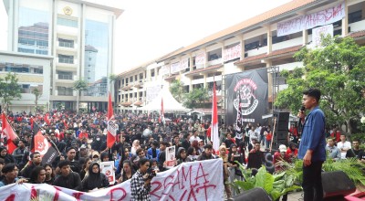 3000 Mahasiswa Singgung Politik Dinasti di Untag Surabaya