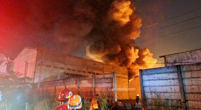 6 Orang Terluka dalam Kebakaran Gudang Tiner di Kalianak Surabaya
