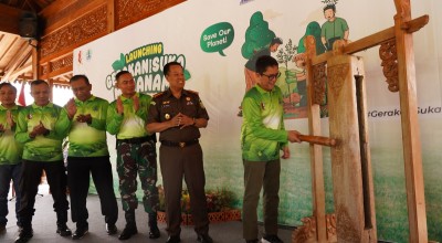 Launching Gerakan Suka Menanam, PJ Bupati Bojonegoro Ajak Warga Jaga Lingkungan