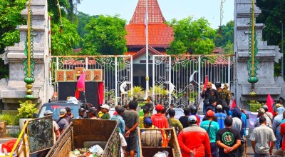 Demo Buang Sampah di Sidoarjo, Terancam Sanksi Tipiring hingga 2 Pelaku Meminta Maaf