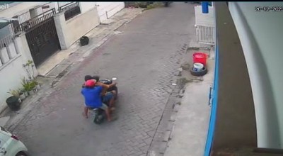 Warga Lebak Timur Surabaya Ditusuk Depan Anaknya, Polisi Buru Pelaku