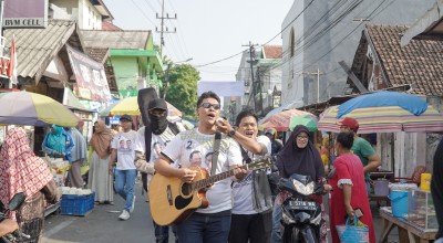 TKD Prabowo-Gibran Sedot Perhatian Pengunjung Pasar PPI Surabaya