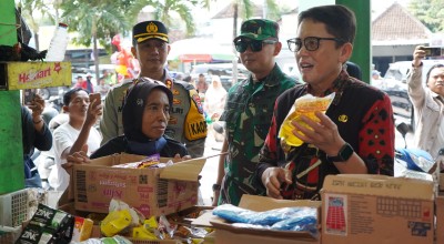 Pj Bupati Bojonegoro Sidak Pasar dan Ritel Modern, Pastikan Kebutuhan Pokok Aman