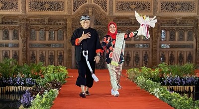 Peringatan Hari Ibu di Ponorogo, Bupati hingga Kapolres Berlenggak-lenggok di Atas Catwalk