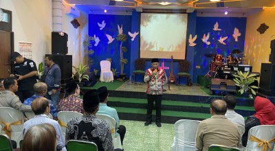 Kang Giri Kunjungi Gereja, Natal di Ponorogo Kian Teduh