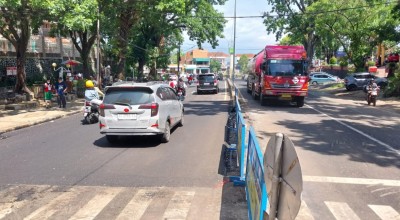 Perbaikan Jalan Bandung yang Ambles di Kota Malang Usai, Kendaraan Bisa Lewat