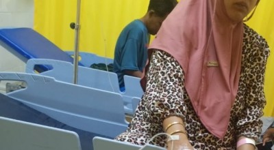 Diduga Keracunan Makanan, Sejumlah Warga Dilarikan ke Rumah Sakit Moh Zyn Sampang