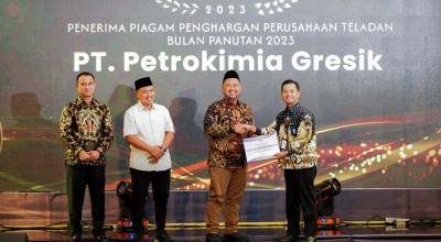 Taat Bayar Pajak dan Retribusi, Petrokimia Terima Penghargaan dari Pemkab Gresik