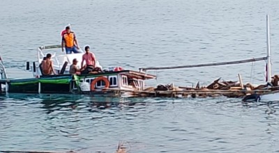 Seorang Penumpang Tewas dan Puluhan Sapi Tenggelam Usai KM Labobar Lepas Jangkar di Sumenep