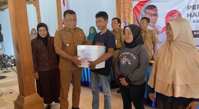 1 Ton Lele Dibagikan ke Warga Desa, Bupati Ponorogo: Jangan Sampai Anak Lahir Kemudian Stunting