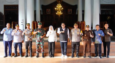 Mojokerto Raya Kompak, Bupati dan Pj Wali Kota Bareng-bareng Tinjau Pos Pelayanan Nataru