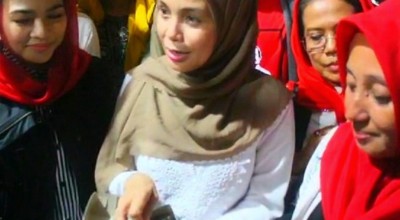 Siti Atiqoh Kunjungi Kampung Bandeng Asap Sidoarjo, Siap Dukung UMKM