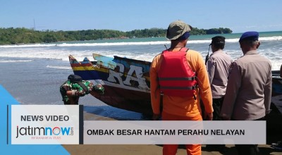 Video: Ombak Besar Hantam Perahu Nelayan