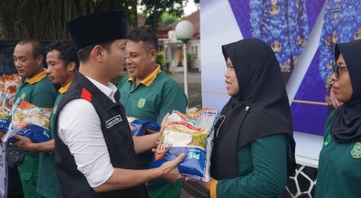 Peringati HUT ke-52 Korpri, Bupati Trenggalek Beri Bantuan Sembako untuk Petugas Kebersihan