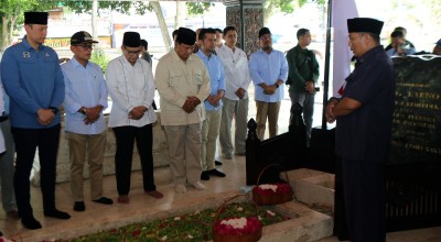 Ziarah ke Makam Bung Karno di Blitar, Prabowo: Beliau Mempersatukan Nusantara