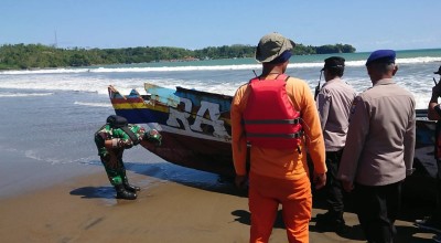 Perahu Karam, Nelayan Asal Pasuruan Tewas di Tulungagung