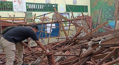 Atap 2 Kelas SDN Ngadiluwih Bojonegoro Ambruk, Dinas Pendidikan Slow Respons?