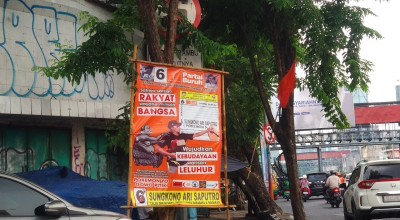 Baliho Caleg DPR RI di Surabaya: Pokemon Gowo Pitik