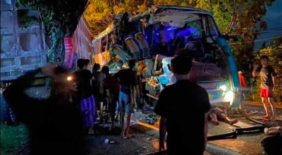 Kecelakaan Bus Peziarah Vs Dump Truck di Gresik, 4 Orang Dikabarkan Tewas