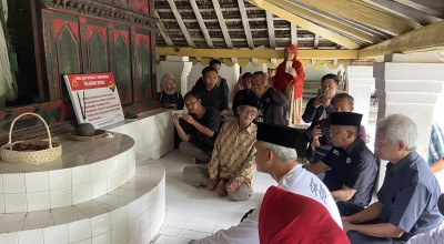 Capres Ganjar Pranowo Ziarah ke Pendiri Ponorogo