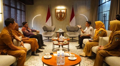 Mas Dhito Temui Guru Honorer di Kediri yang Rela Belikan Kebutuhan Siswa