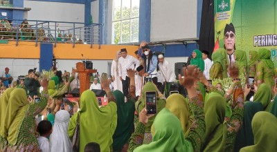 Kode Keras Gus Miftah di Pengajian Harlah Muslimat Lamongan