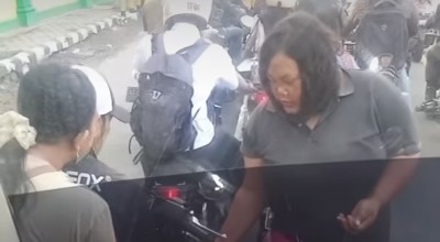 Viral Pengemis Wanita Seram di Kediri Memaksa Minta Uang, Piye Pak Satpol PP?