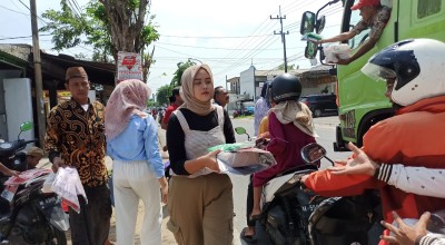 Pasar Ikan Hias Sepi hingga Bagi-bagi Jas Hujan