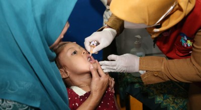Imunisasi Polio di Surabaya Dikebut Sehari, Emang Boleh?