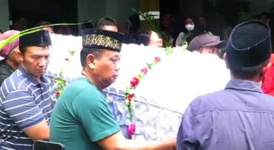 Suasana Duka di Kediaman Korban Meninggal Dunia Kecelakaan Bus SMAN 1  Sidoarjo